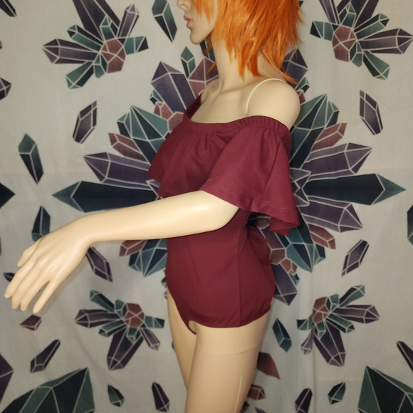 Guess Large Off Shoulder Body Suit with Snaps Blouse in Wine - Picture 2 of 11